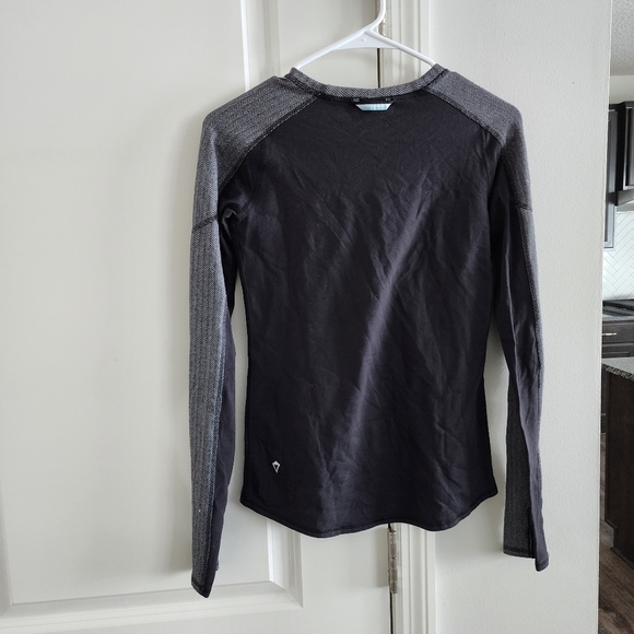 Ivivva | Black Heathered Herringbone Warm Terrain Long-Sleeve Tee - Picture 3 of 5